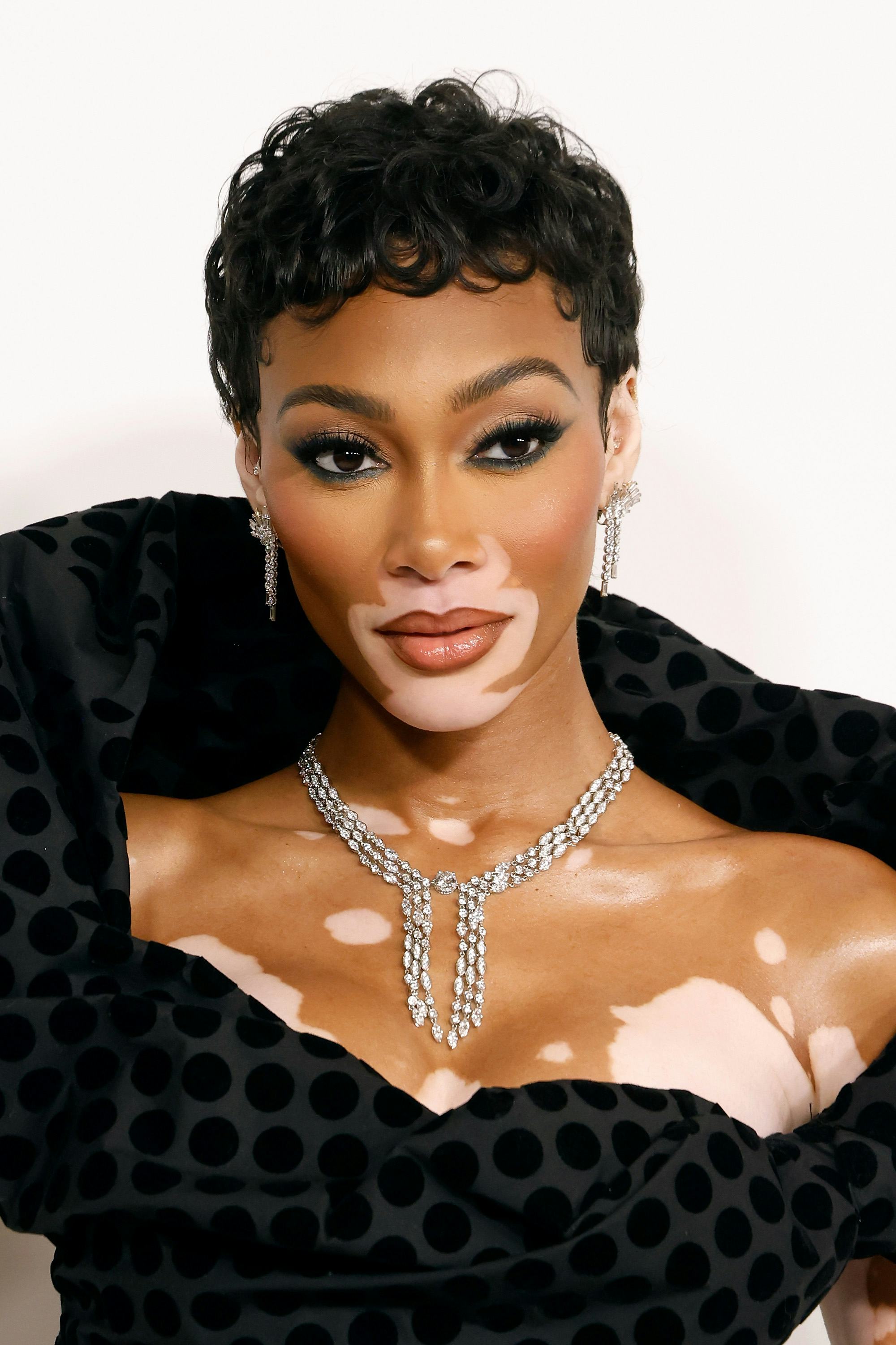 Winnie Harlow&rsquo;s curly pixie haircut at the 2023 CFDA Awards.