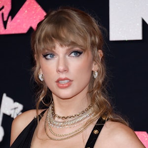 Taylor Swift wavy blunt bangs at VMAs 2023