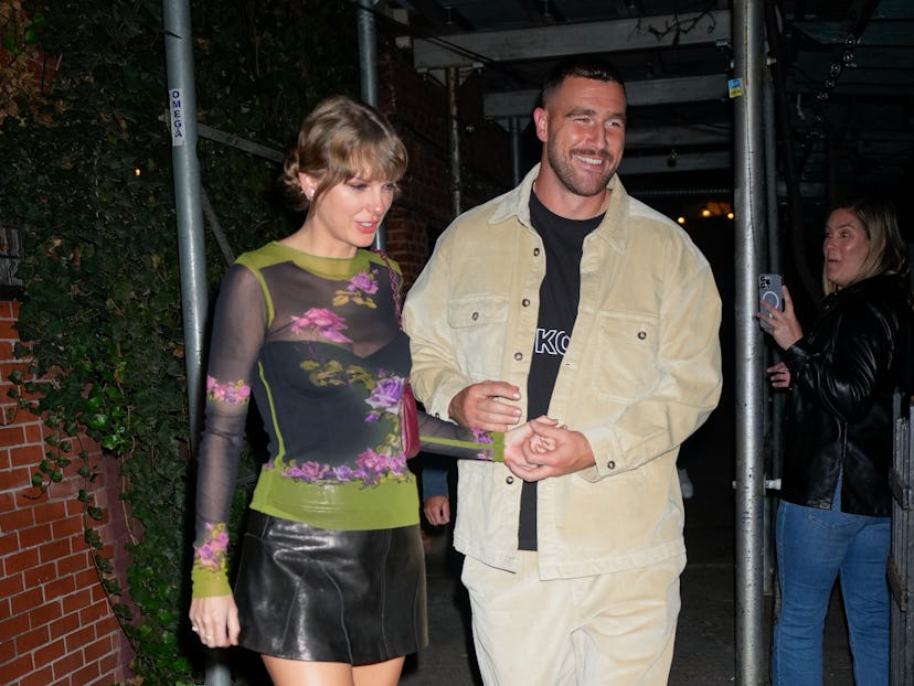 NEW YORK, NEW YORK - OCTOBER 15: Taylor Swift and Travis Kelce have dinner at Waverly Inn on October...