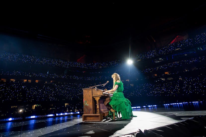 Taylor Swift performs in Atlanta.