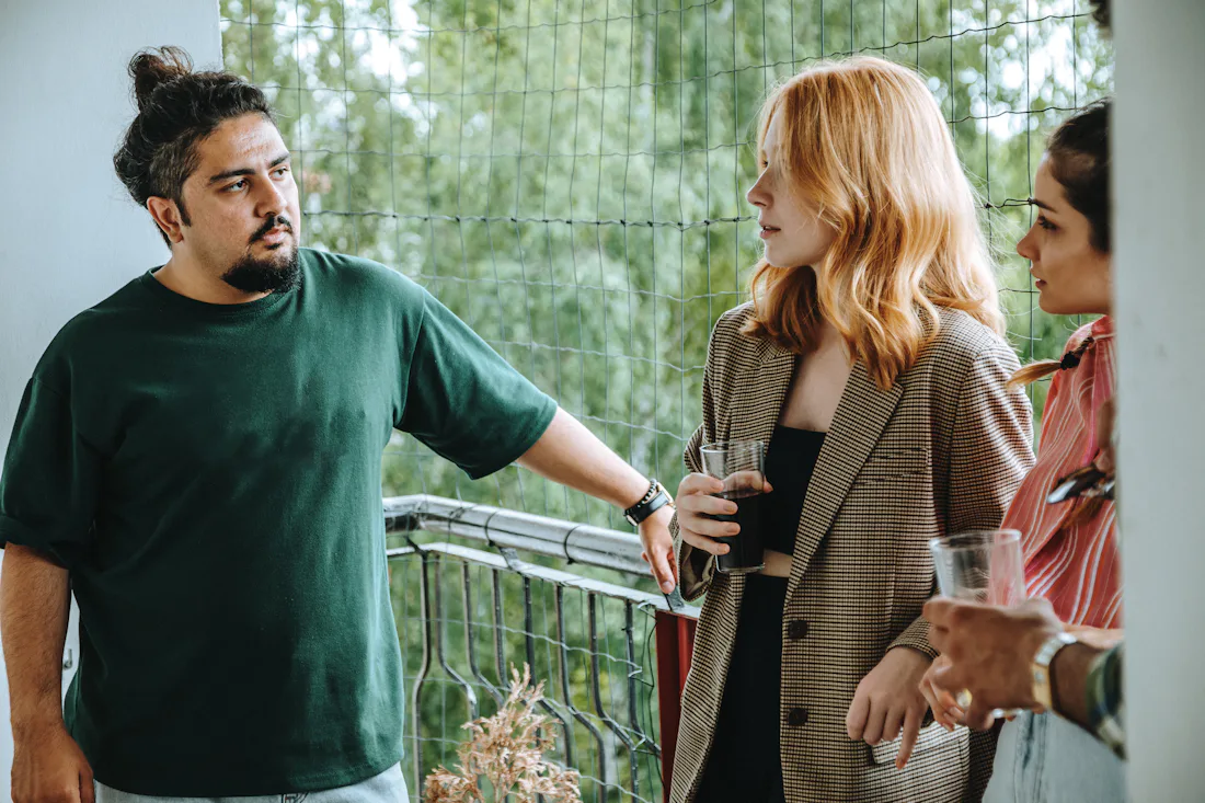 8 Weird Signs You Might Be An Extrovert Without Realizing It