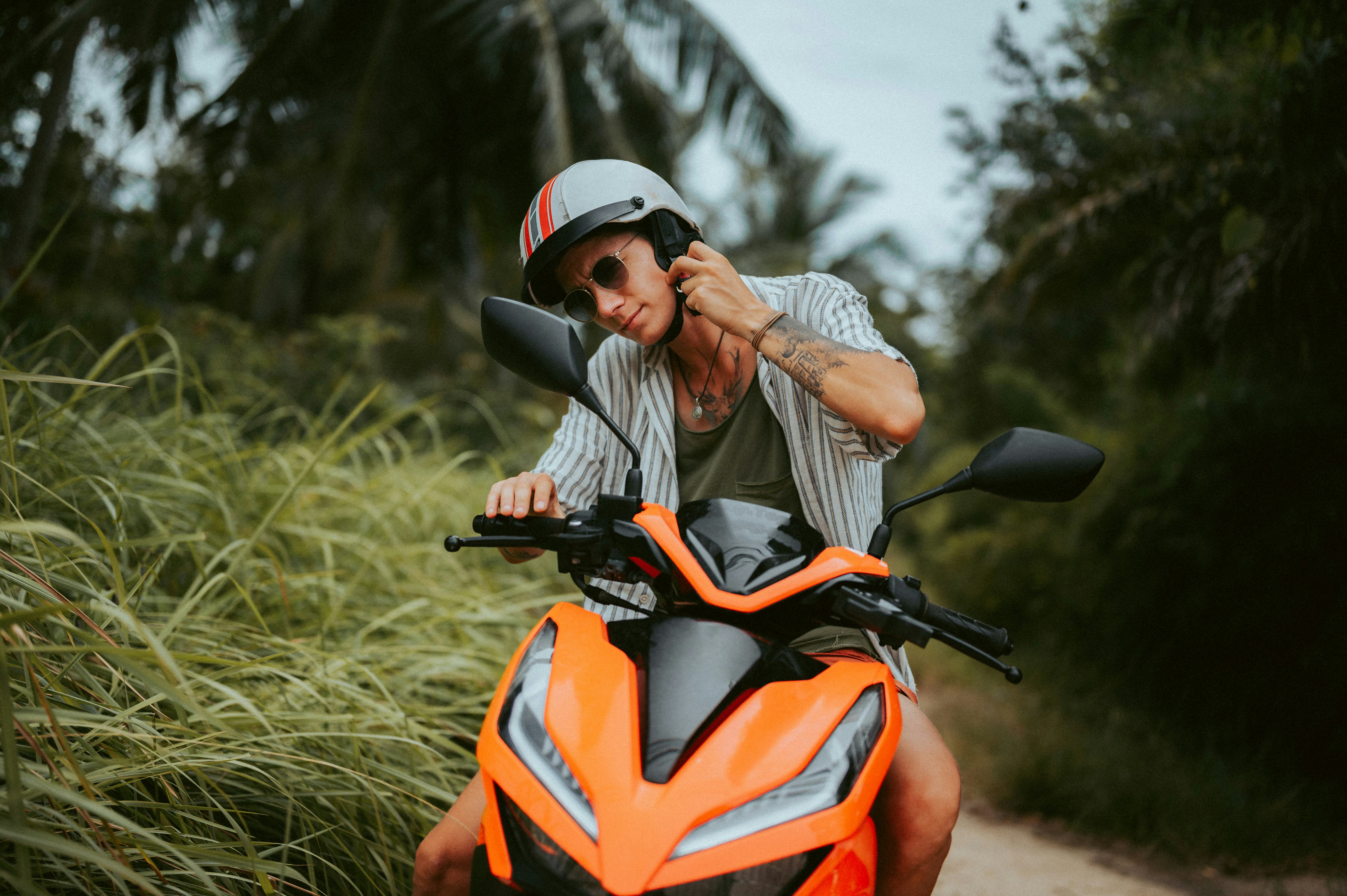 On dating apps, some guys can&rsquo;t resist bragging about outrageous travel stories.