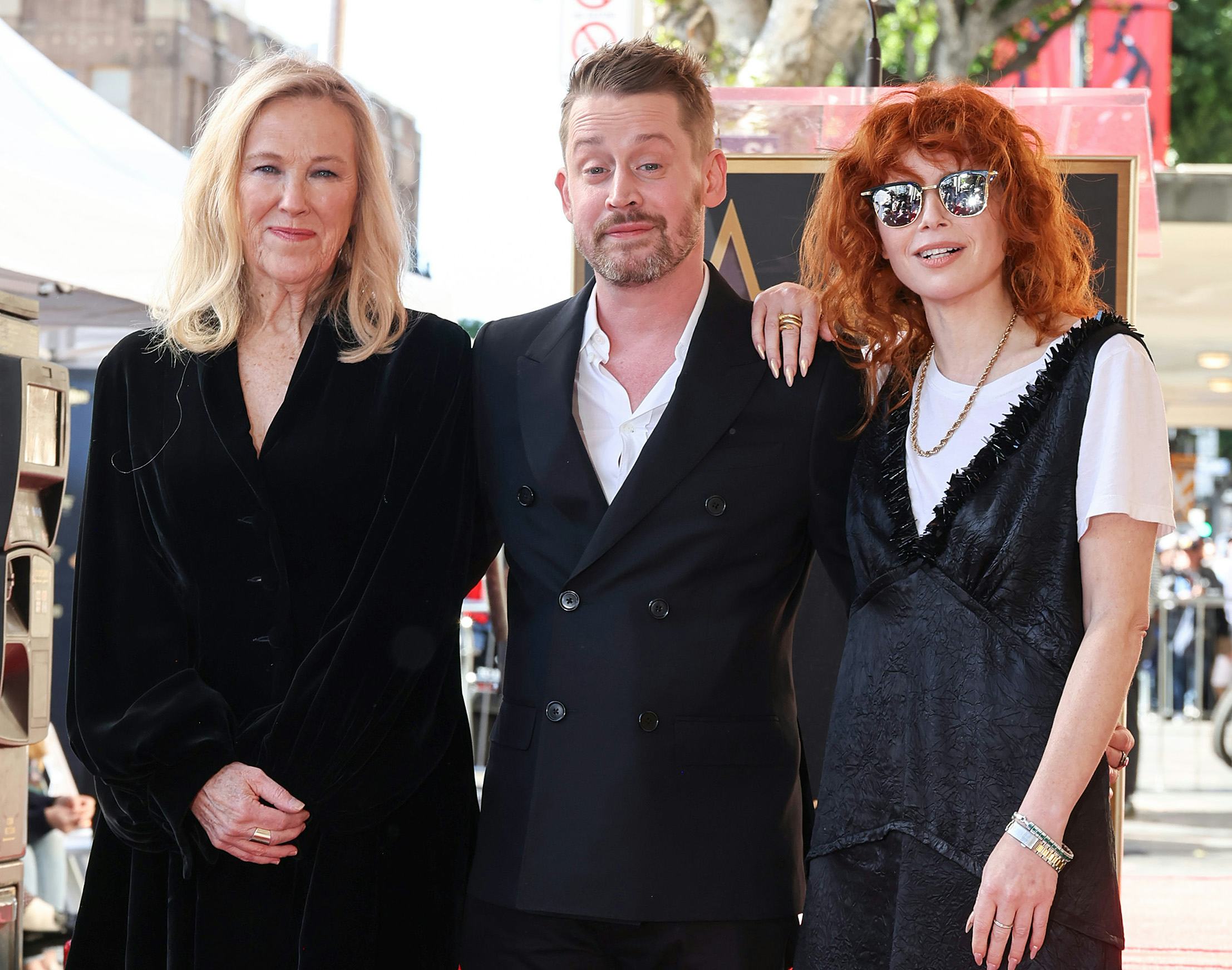 HOLLYWOOD, CALIFORNIA - DECEMBER 01: (L-R) Catherine O&rsquo;Hara, Macaulay Culkin and Natasha Lyonne atte&hellip;