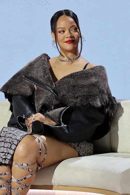 Rihanna's Aspen Beauty Look Is All About '90s Makeup