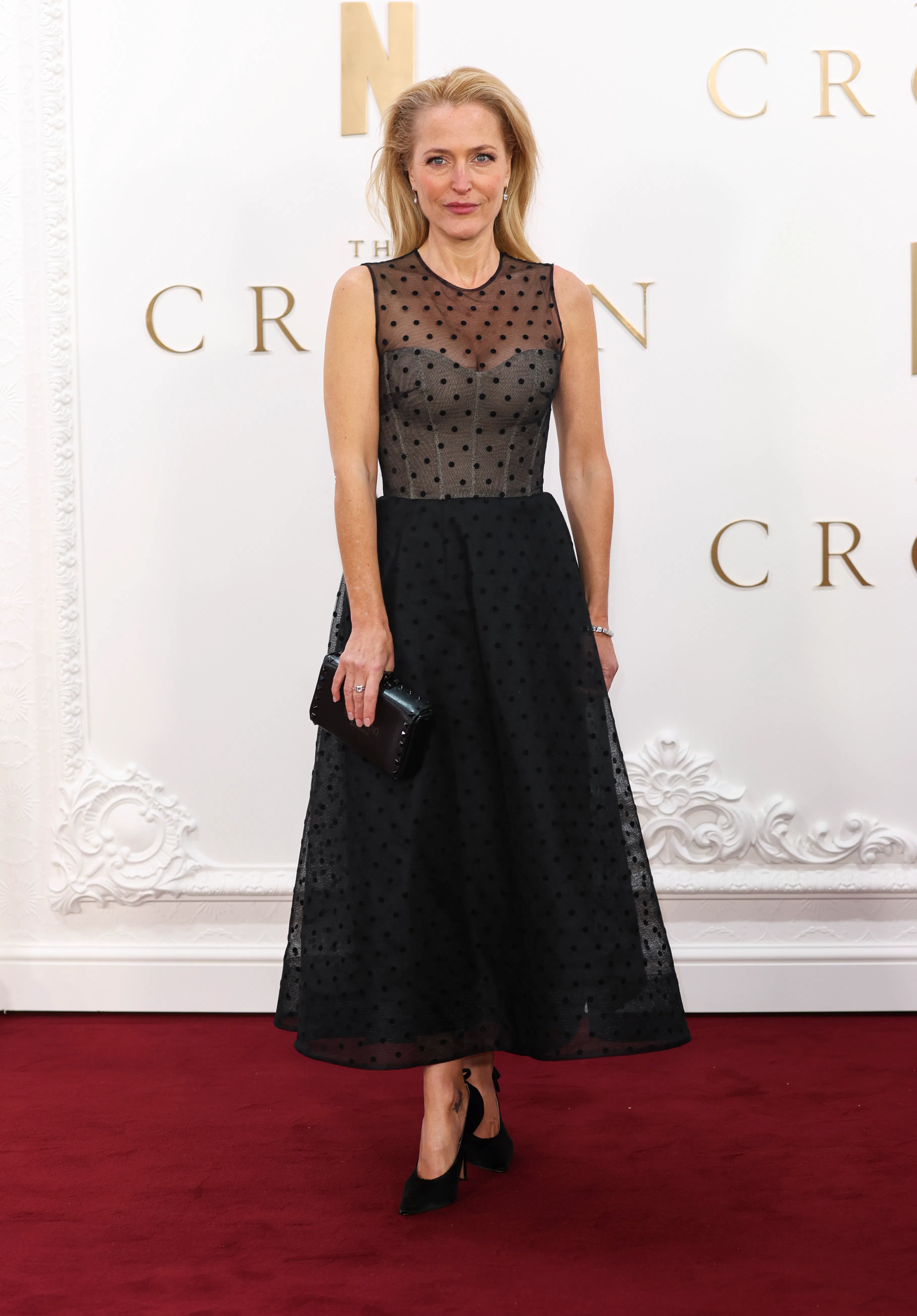 Gillian Anderson's Dress At 'The Crown' Finale Celebration Was Sexy Yet Refined Gillian Anderson's Dress At 'The Crown' Finale Celebration Was Sexy Yet Refined