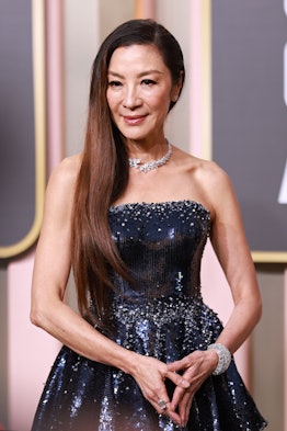 Michelle Yeoh long straight hair at golden globes 2022
