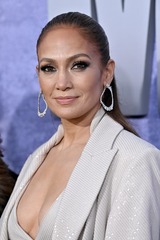 Jennifer Lopez smoky eye makeup and ponytail