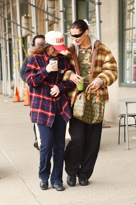 Bella Hadid is the latest star to wear a bag from the 2001 Louis Vuitton and Stephen Sprouse collabo…