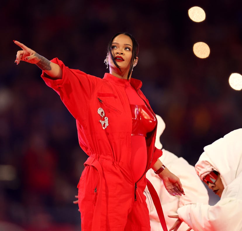 Twitter *loved* Rihanna's halftime performance.