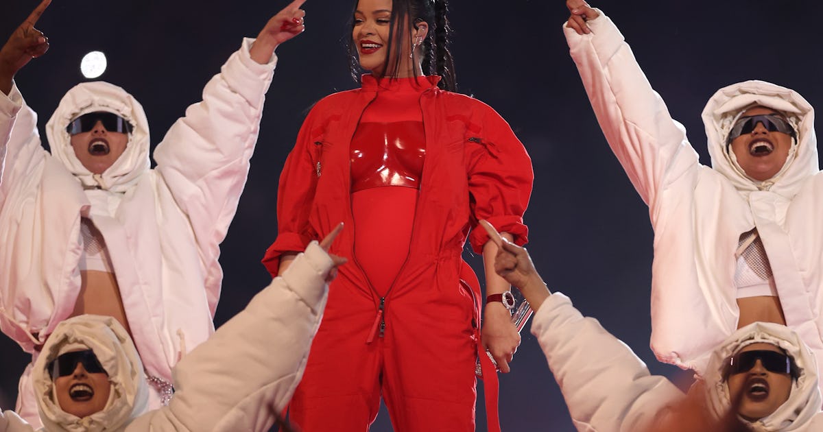 Rihanna Is Pregnant, Expecting Baby 2
