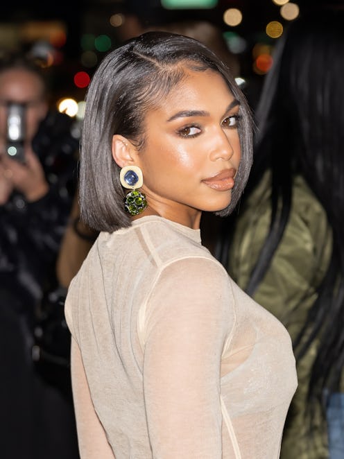 NEW YORK, NEW YORK - FEBRUARY 13: Lori Harvey attends the Tory Burch Fall/Winter 2023 New York Fashi...