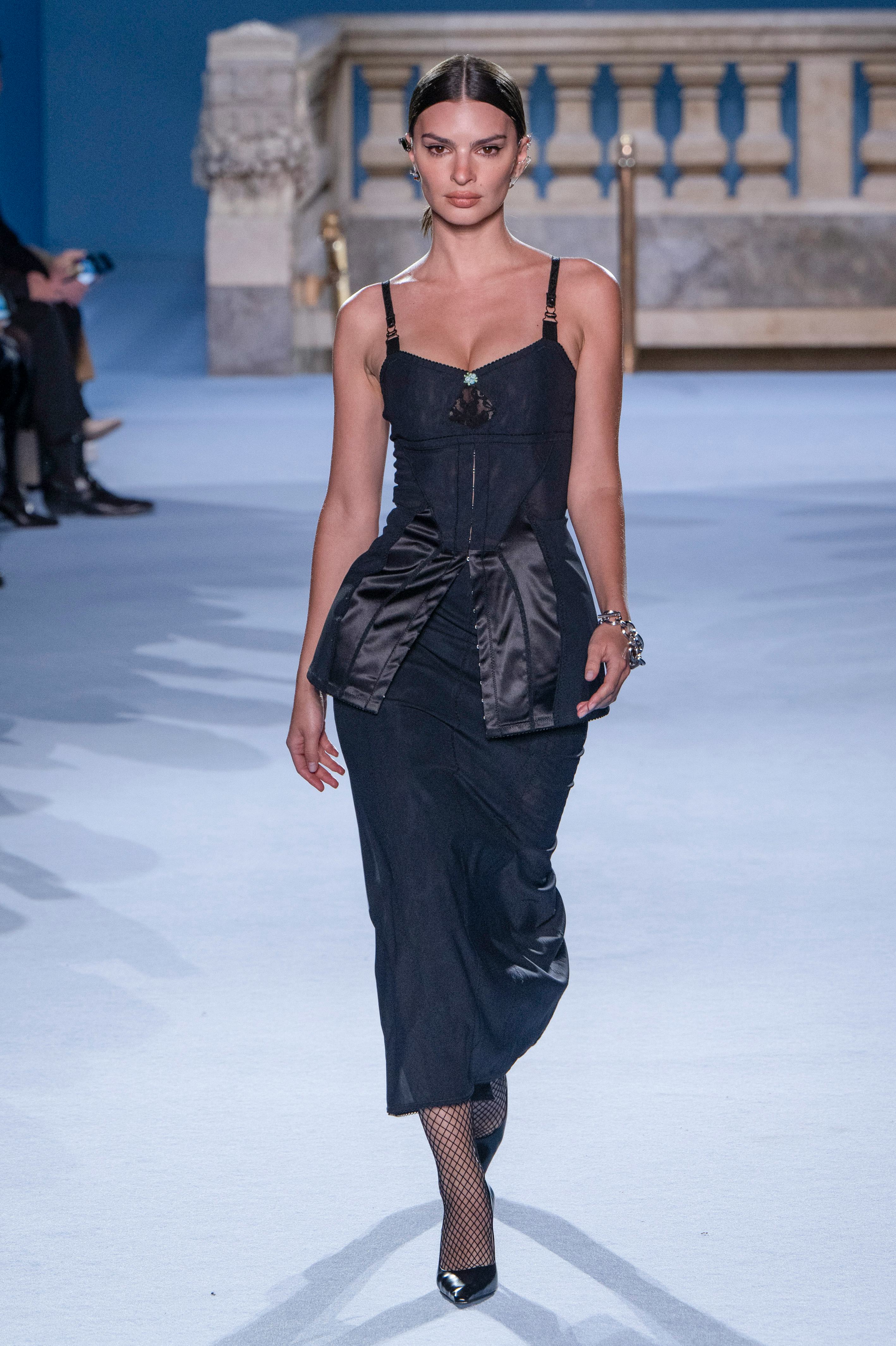 Emily Ratajkowski wore a black corset dress at Tory Burch&rsquo;s Fall/Winter 2023-2024 show.