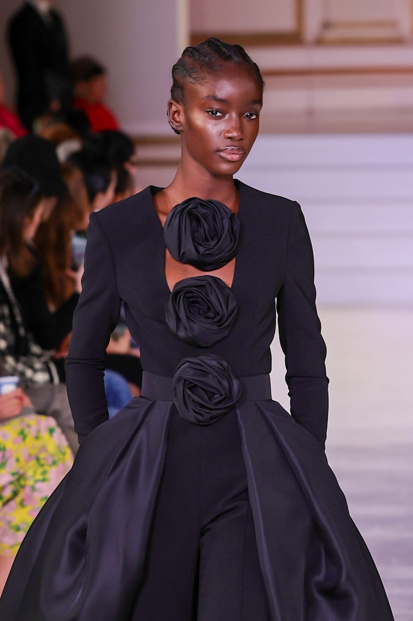 NEW YORK, NEW YORK - FEBRUARY 13: A model walks the runway for Carolina Herrera during New York Fash...