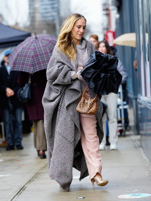 Sarah Jessica Parker pink and blue outfit