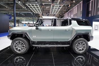 SHANGHAI, CHINE - 6 NOVEMBRE 2022 - Un SUV électrique pur Hummer EV au salon China International Import...