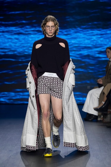LONDON, ENGLAND - FEBRUARY 19: A model walks the runway during the SS Daley Ready to Wear Fall/Winte...