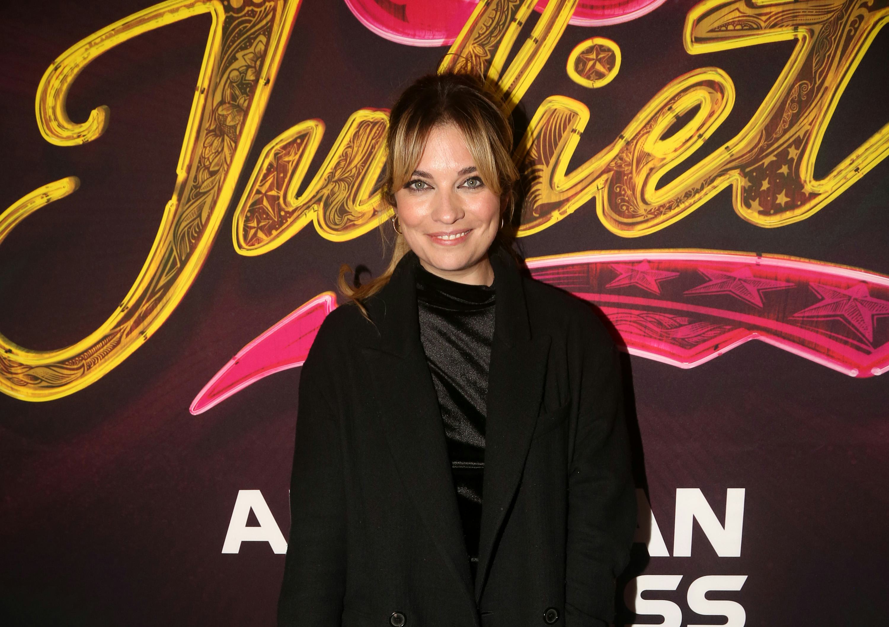 NEW YORK, NEW YORK - NOVEMBER 17: Annie Murphy poses at the opening night of the new musical &ldquo;&amp; Juli&hellip;