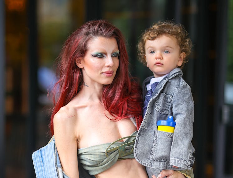 Julia Fox with her son Valentino are seen arriving to The Diesel show