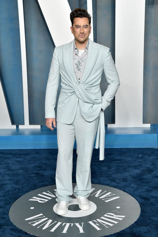 BEVERLY HILLS, CALIFORNIA - MARCH 27: Dan Levy attends the 2022 Vanity Fair Oscar Party hosted by Ra...