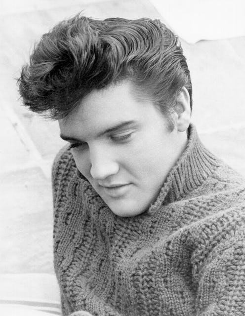 Did Elvis wear makeup? Presley apparently loved eyeliner & makeup that accentuated his blue eyes.