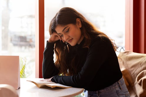 woman reading at a cafe