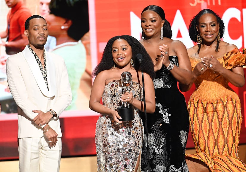 Quinta Brunson wore blown-out coils at the NAACP Image Awards 2023.