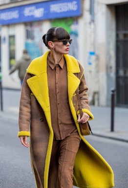 Brunette bangs are a  Paris Fashion Week Fall/Winter 2023 street style beauty trend.