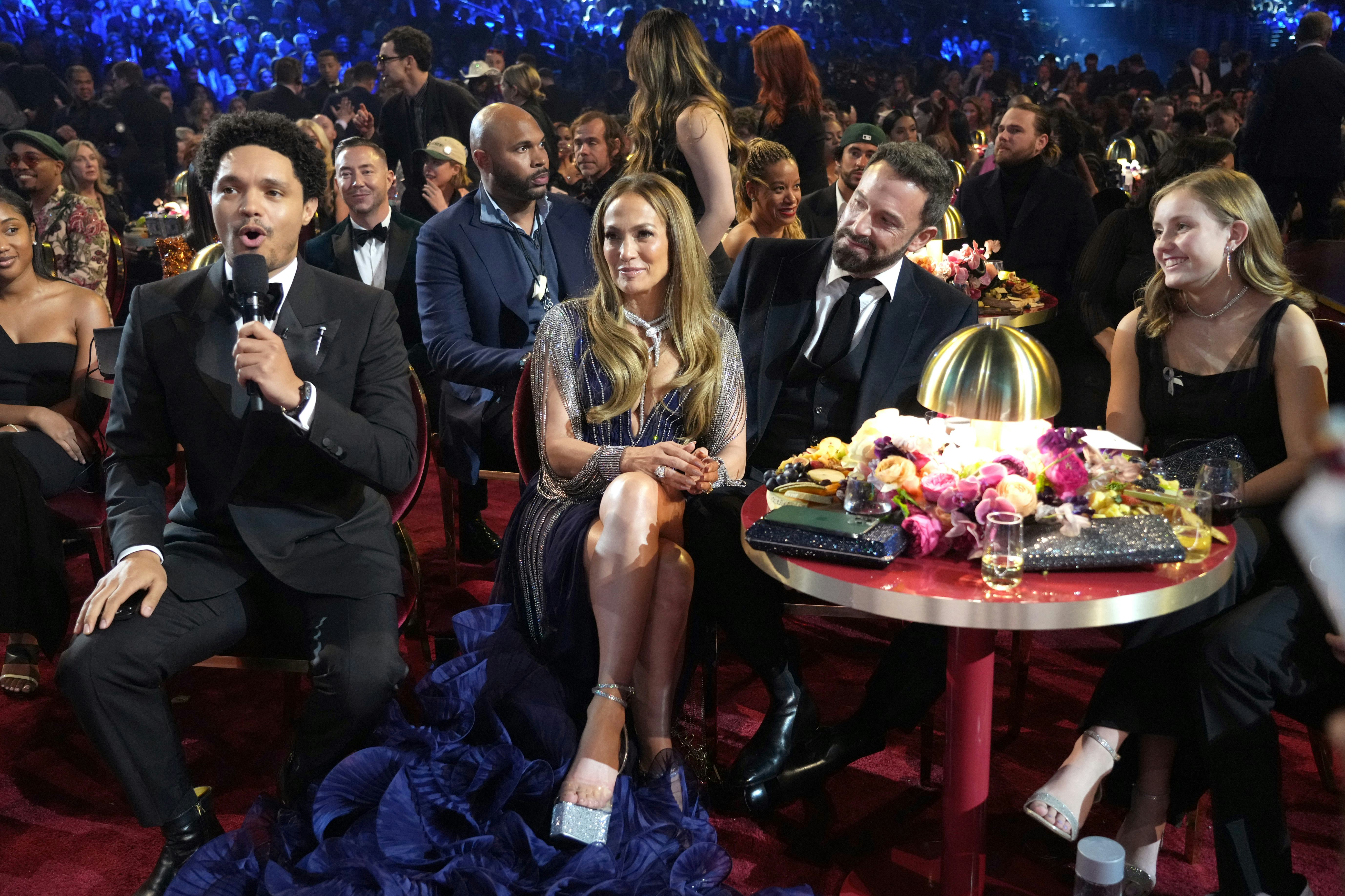 LOS ANGELES, CALIFORNIA - FEBRUARY 05: (L-R) Host Trevor Noah, Jennifer Lopez, and Ben Affleck atten&hellip;