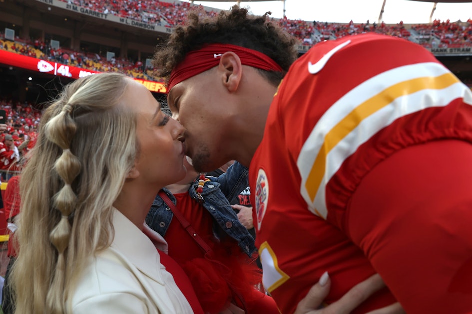 Patrick Mahomes' Mom Celebrated Wedding With Cute Throwback Pic