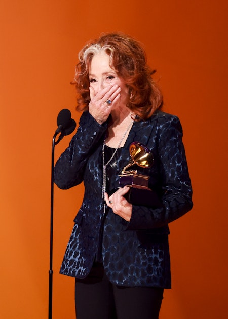 Watch Bonnie Raitt Win Song Of The Year For Just Like That