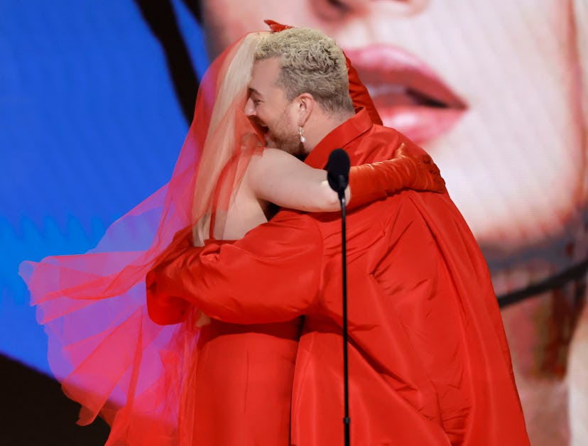 LOS ANGELES, CALIFORNIA - FEBRUARY 05:(L-R) Kim Petras and Sam Smith accept the Best Pop Duo/Group P…