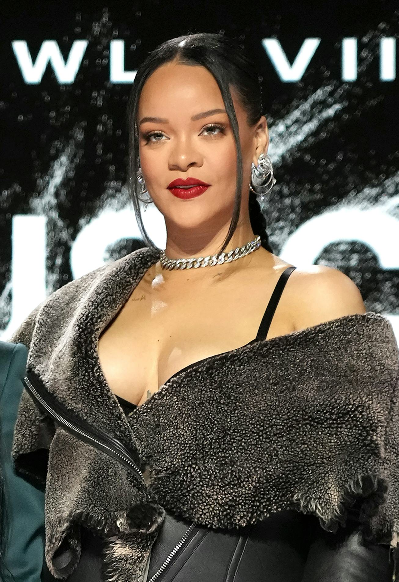 PHOENIX, ARIZONA - FEBRUARY 09: Rihanna poses onstage during the Apple Music Super Bowl LVII Halfti...