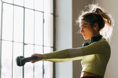 How many kettlebell swings should you do a day for best results? Trainers weigh in.