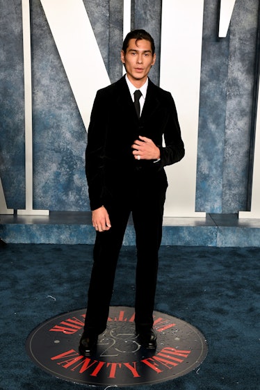 Evan Mock attends the 2023 Vanity Fair Oscar Party 