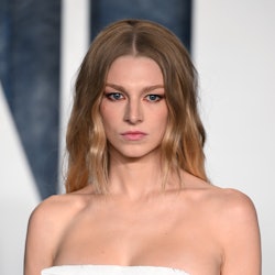  Hunter Schafer wore a daring feather bra look at the Vanity Fair Oscars after-party. 