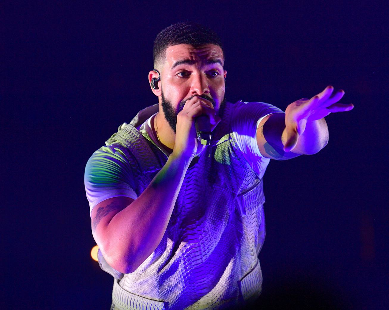 ATLANTA, GA - NOVEMBER 18: Drake performs onstage during the Final Stop of 'Aubrey & The three Amigo...