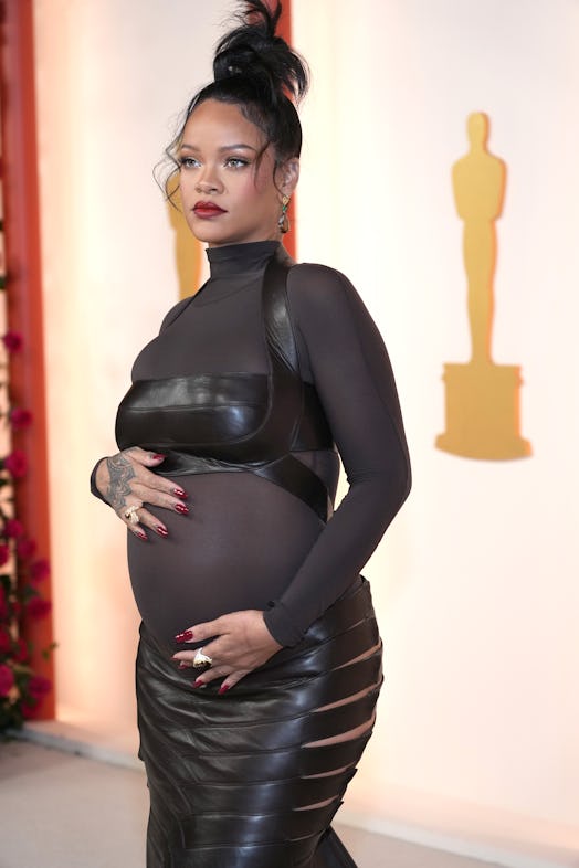 Rihanna wore deep red nails to the Oscars.