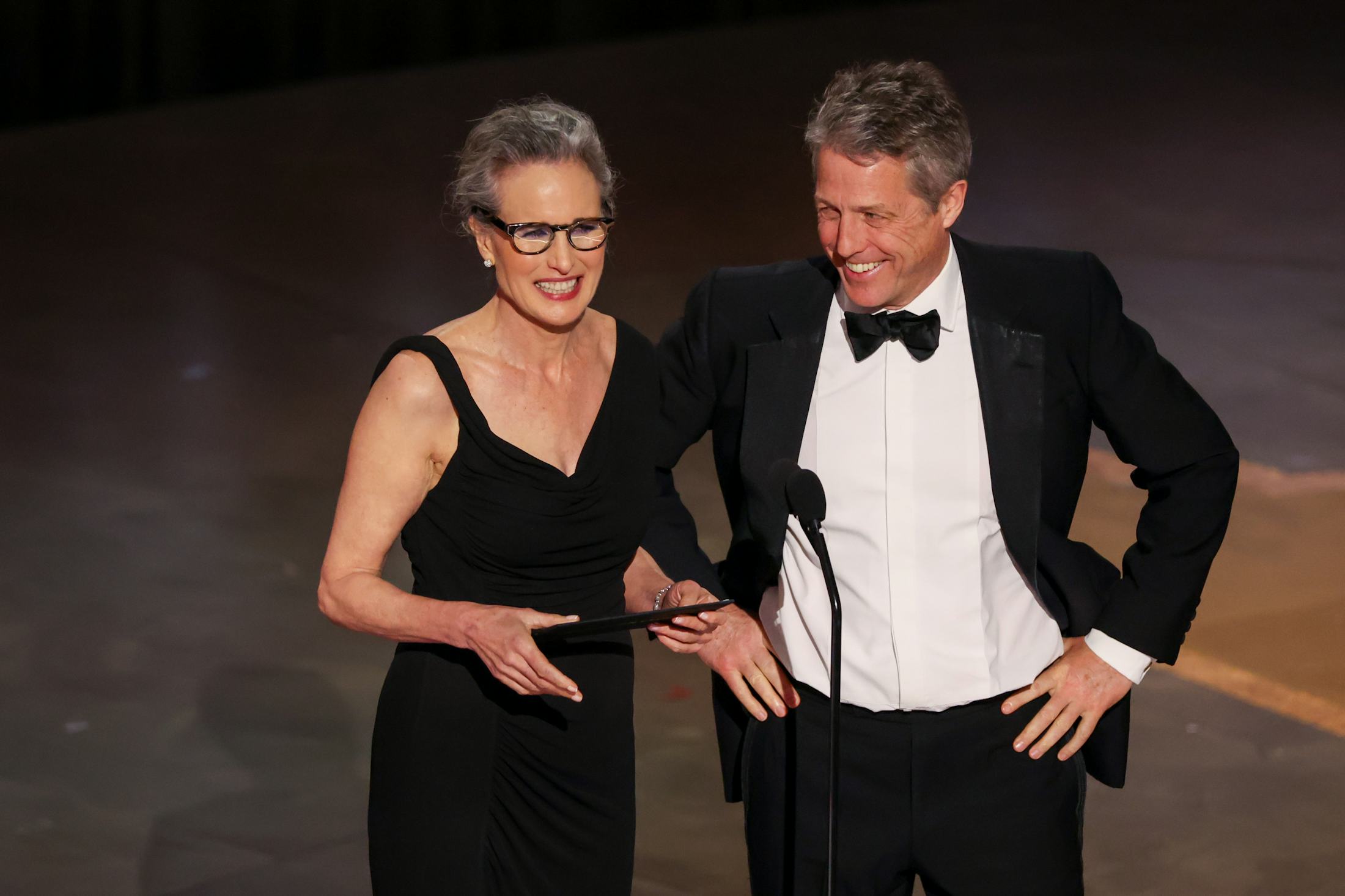 Hugh Grant & Andie MacDowell Had 'Four Weddings And A Funeral' Oscars
