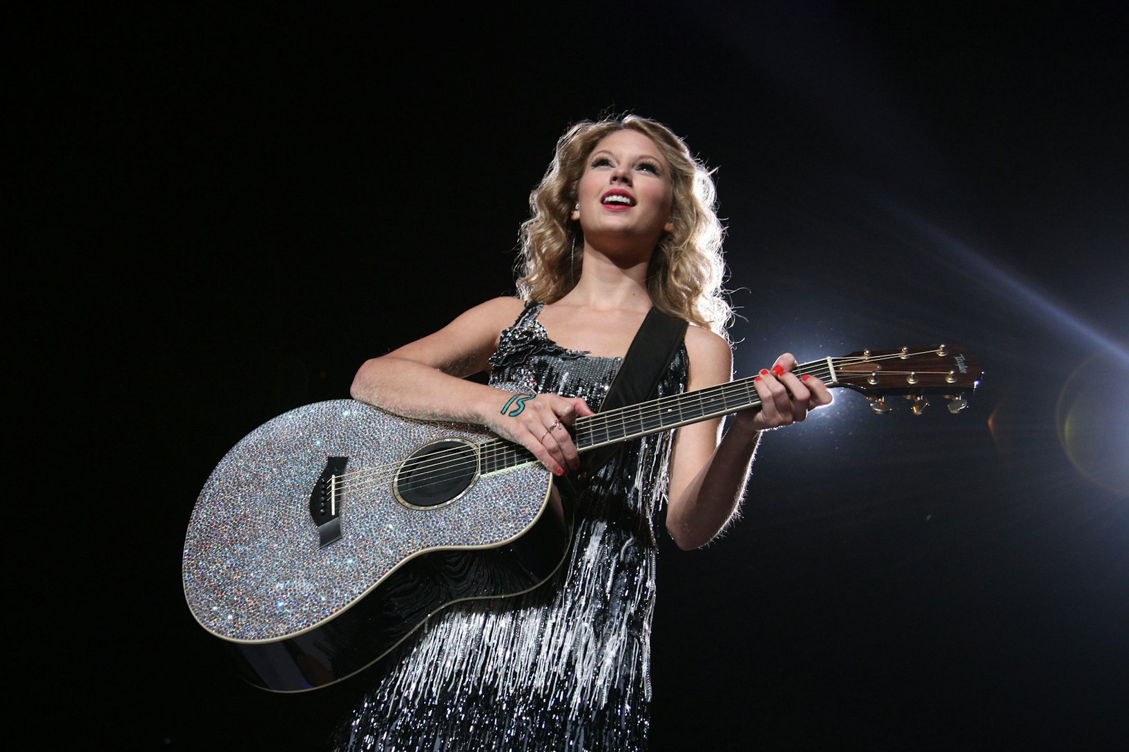 14 Photos Of Taylor Swift 14 Years Ago Being Fearless On Her First Tour In 2009