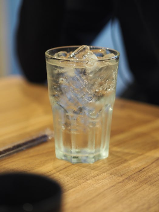 Pour water into an ice glass