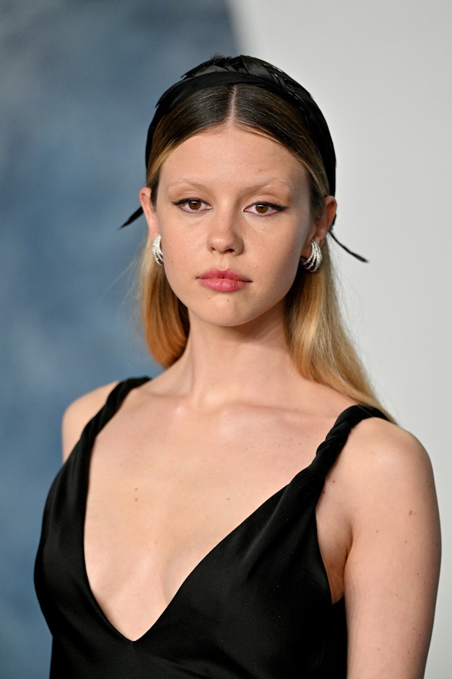 BEVERLY HILLS, CALIFORNIA - MARCH 12: Mia Goth attends the 2023 Vanity Fair Oscar Party Hosted By Ra...
