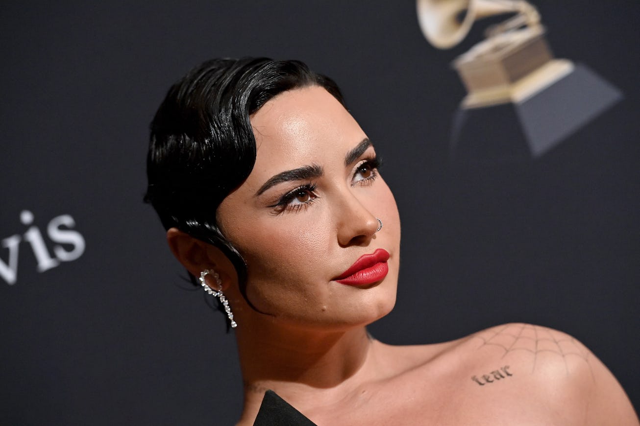 BEVERLY HILLS, CALIFORNIA - FEBRUARY 04: (FOR EDITORIAL USE ONLY) Demi Lovato attends the Pre-GRAMMY...
