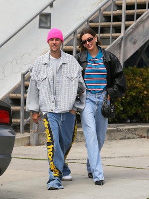 Hailey Bieber's laid-back date night look with Justin. 