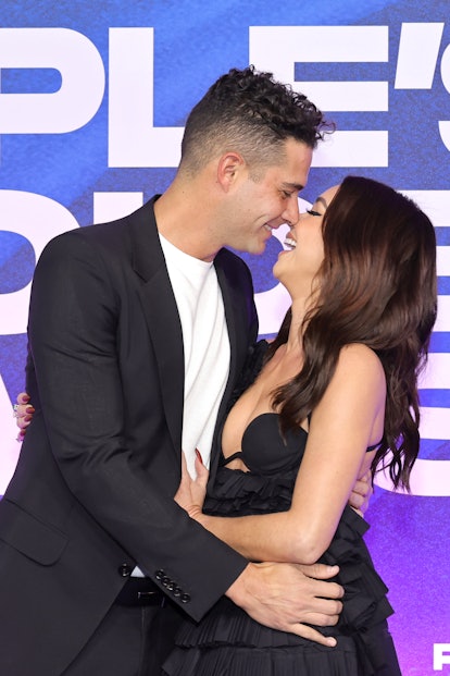 Wells Adams and Sarah Hyland attend the 2022 People's Choice Awards