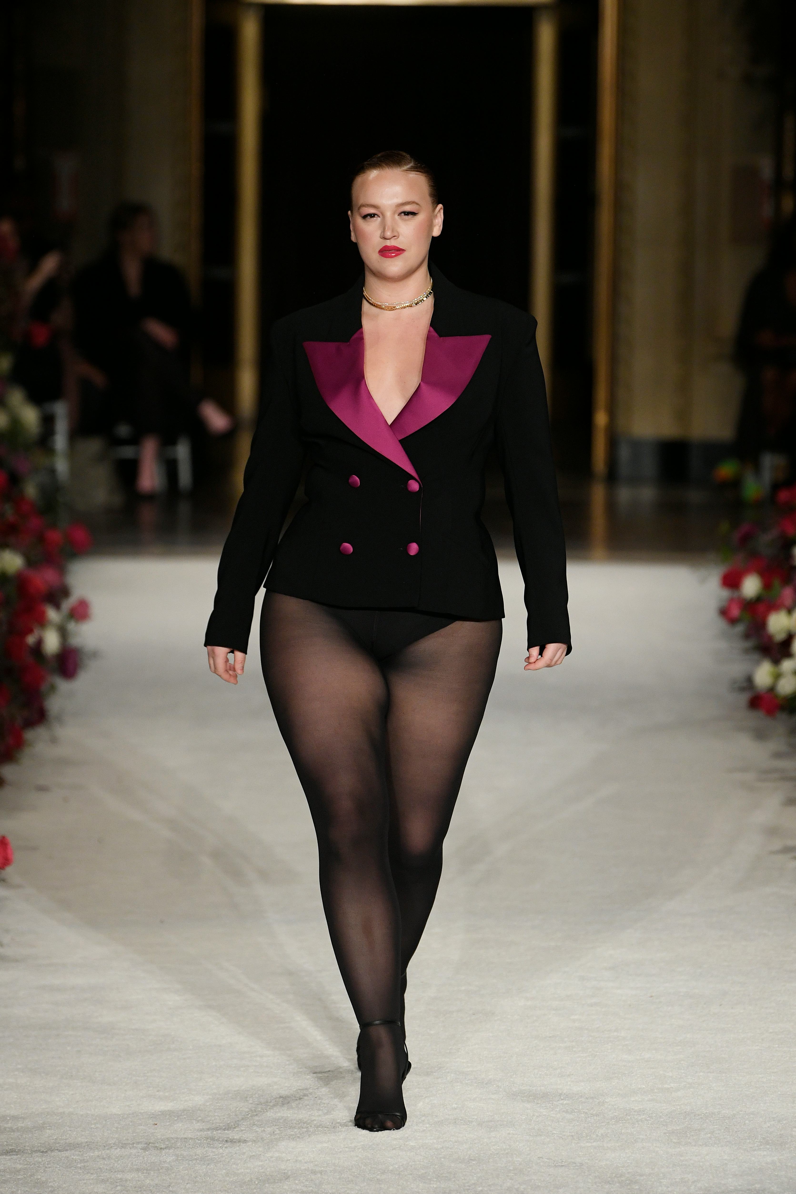 A plus-size model at Christian Siriano RTW Fall 2023.