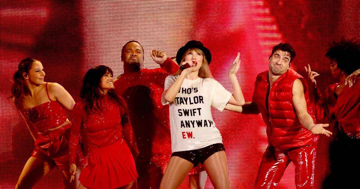 Twitter Thinks Taylor Swift's Backup Dancer Looks Like Oscar Isaac — Meet  Jan Ravnik
