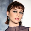 Emma Chamberlain short haircut at Oscars 2023