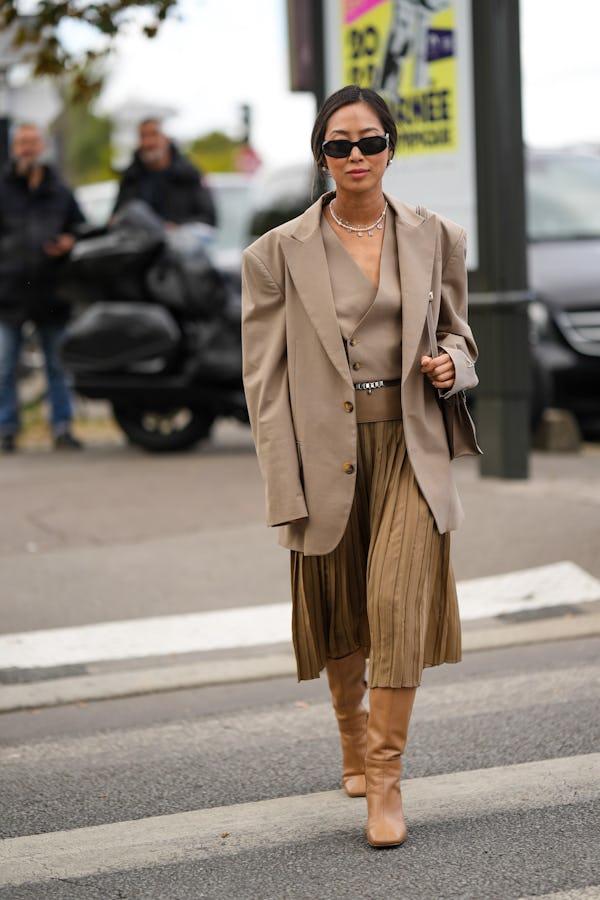 PARIS, FRANCE - OCTOBER 01: Aimee Song wears black sunglasses from Prada, gold chain pendants neckla...