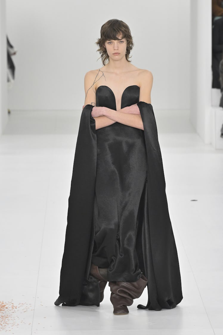 Model on the runway at Loewe Fall 2023 Ready To Wear Fashion Show on March 3, 2023 at Chateau de Vin...