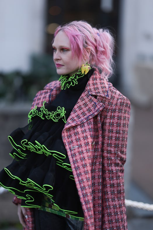 Bright hair colors are a  Paris Fashion Week Fall/Winter 2023 street style beauty trend.